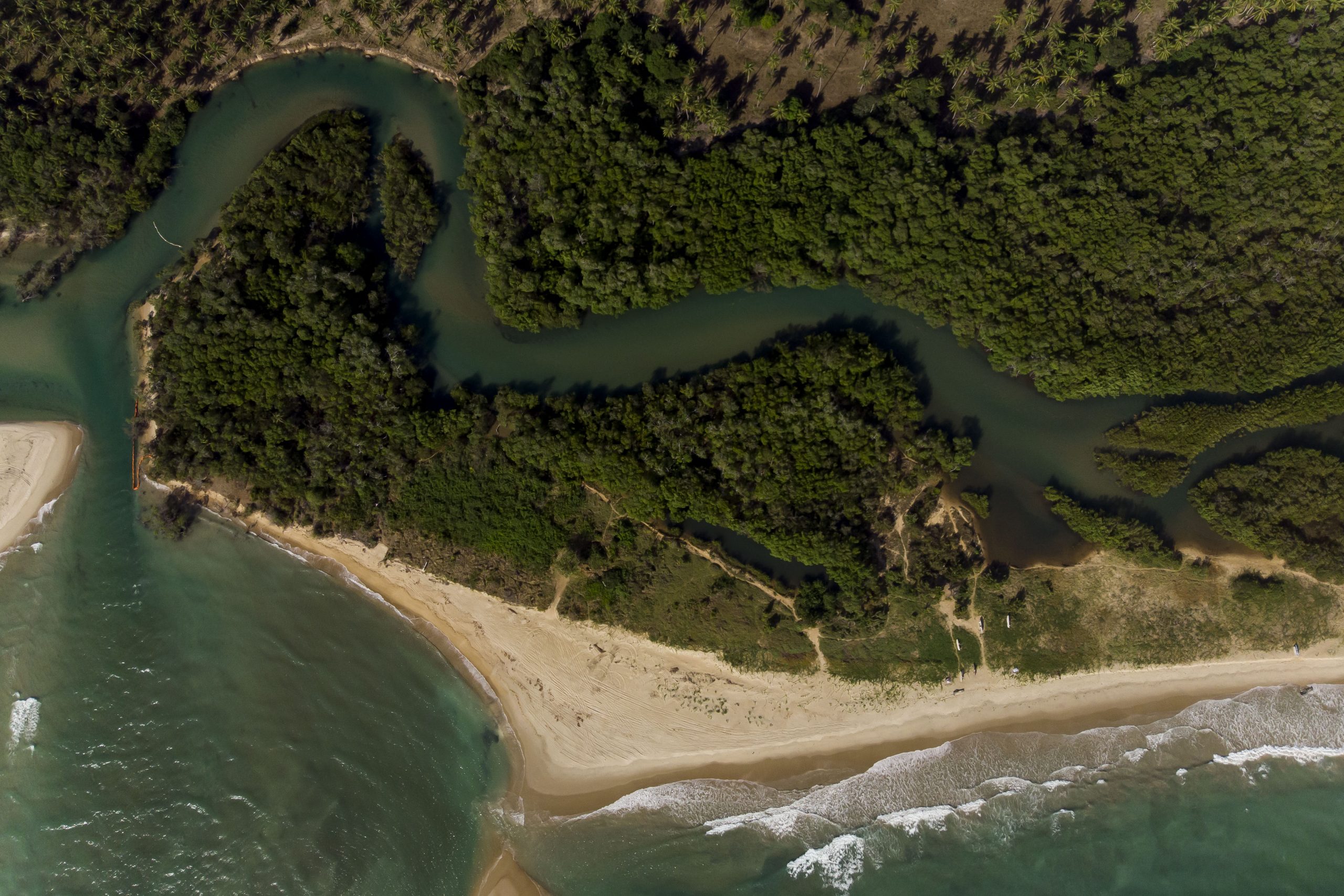 Imagens aéreas na costa de corais na região de Tamandaré, PE
